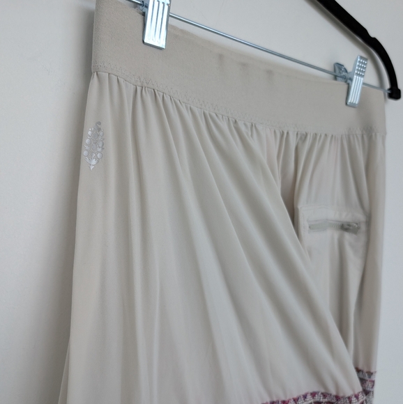 Free People Movement Harem Jogger Pants Tribal Print Applique Hippie Sz XS - Picture 7 of 16